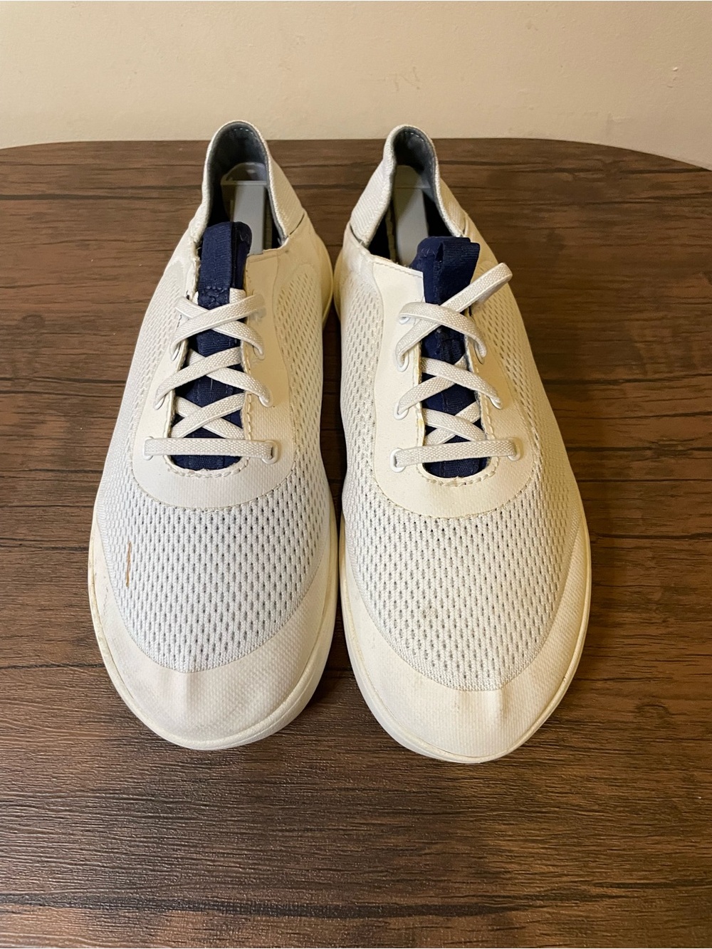 OluKai Moku Pae Men's 9 Casual Knit Sneakers - White with Navy Accents